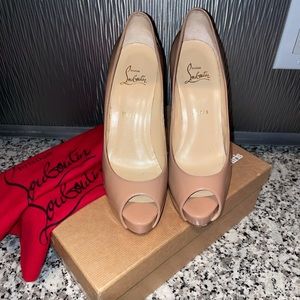 Very Privé Peep-Toe Patent Leather Pumps